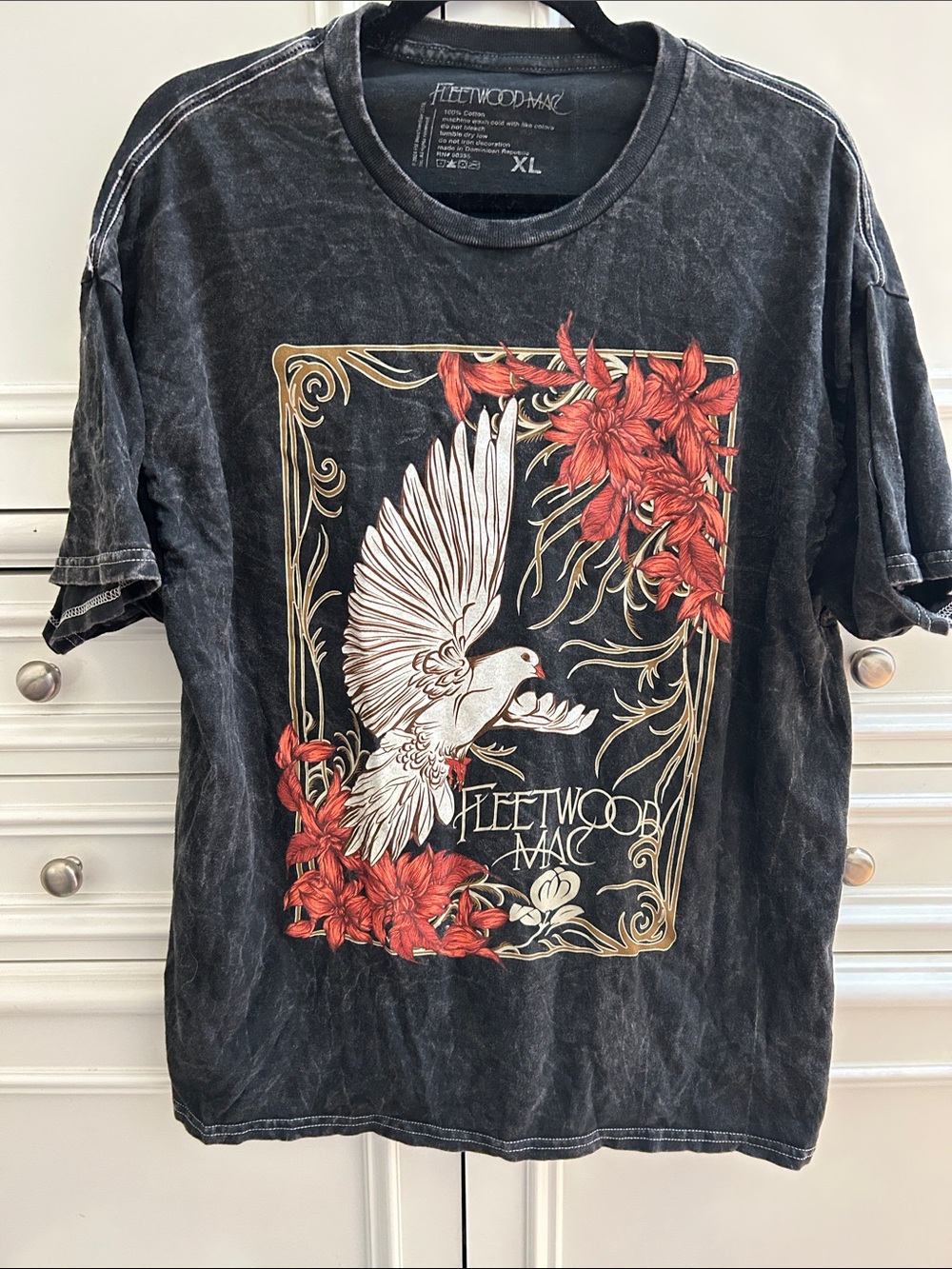 Fleetwood Mac Black Graphic Band T-Shirt with Red Floral and Dove Design - XL